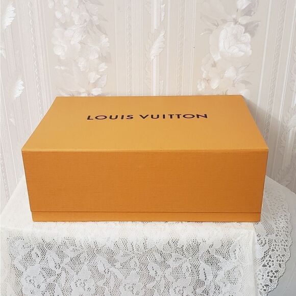 Louis Vuitton Large Storage Box Flip Cover EUC - Picture 2 of 6